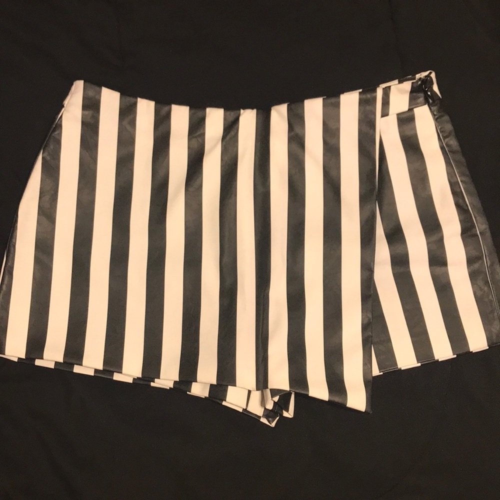 Striped ‘skort’, brand new without tags